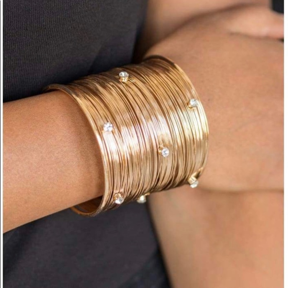 Paparazzi gold cuff bracelet